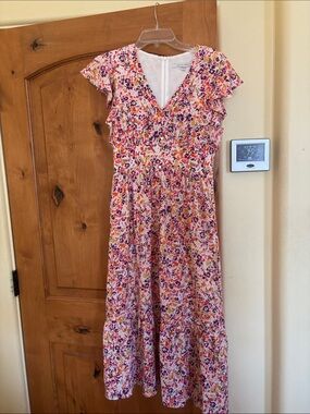 Julia Jordan Floral V-Neck Midi Dress in Multi Color